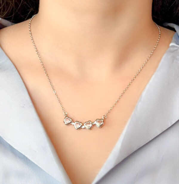 Magnetic Folding Heart-Shaped Four-Leaf Clover Pendant Necklace