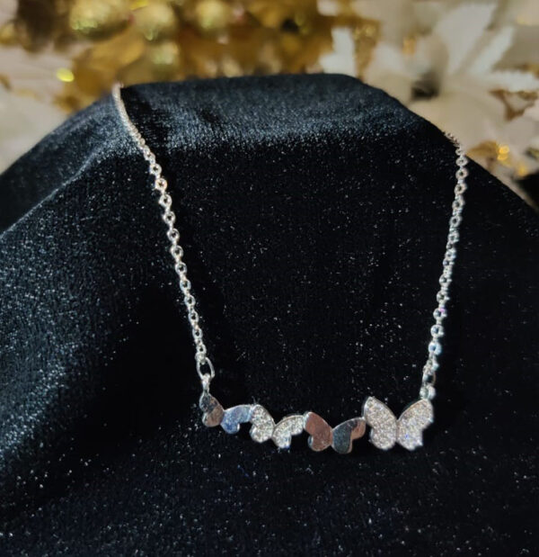 Butterflies Necklace and Earrings Set – A Symphony of Elegance and Grace